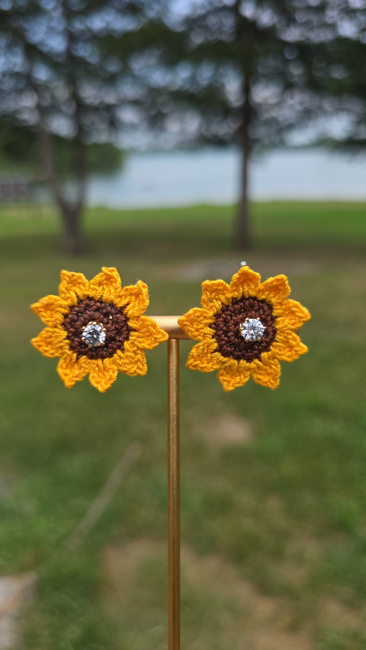 THE Queen QIANA SUNFLOWER STUDS 🌻